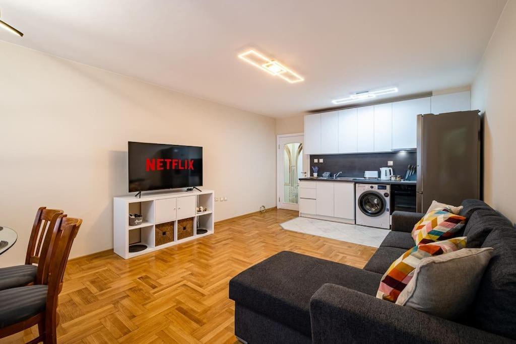 Varna Central 2Bdrm Apartment Ngoại thất bức ảnh
