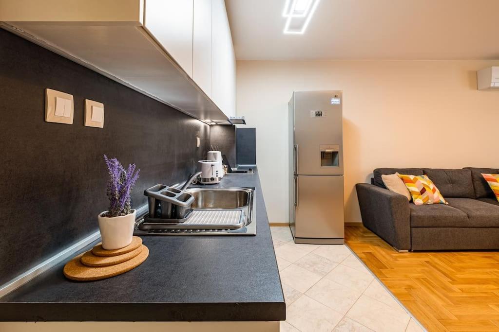 Varna Central 2Bdrm Apartment Ngoại thất bức ảnh
