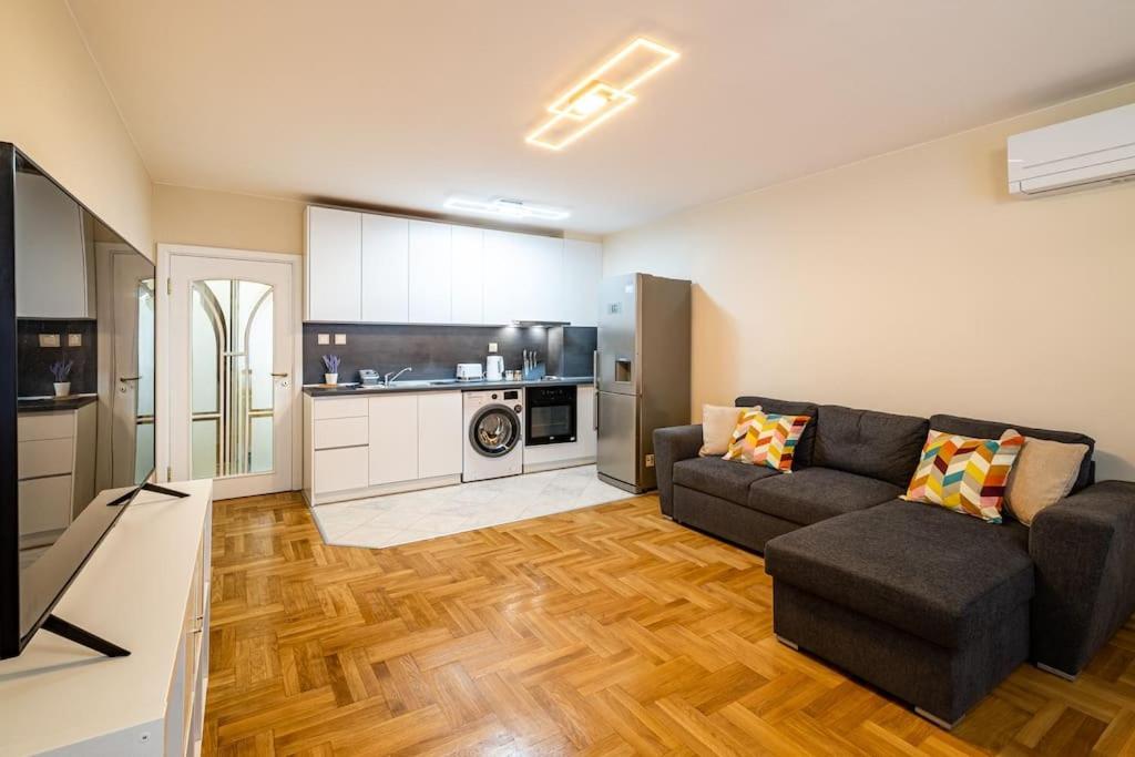 Varna Central 2Bdrm Apartment Ngoại thất bức ảnh