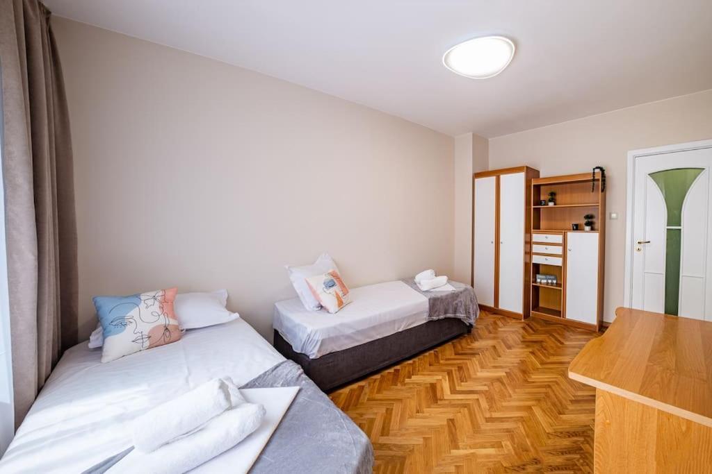 Varna Central 2Bdrm Apartment Ngoại thất bức ảnh